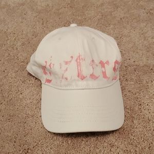 SISTERS James Charles hat